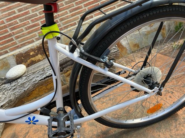 Bicicleta City 40 blanca.