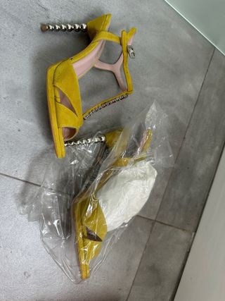 Sandalias amarillas tacón 38