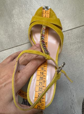 Sandalias amarillas tacón 38