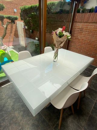 Mesa vidrio comedor diseño y extensible.