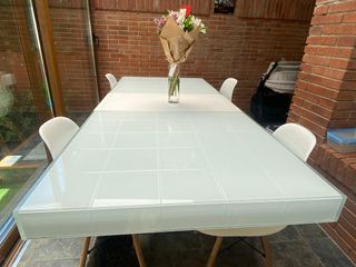 Mesa vidrio comedor diseño y extensible.