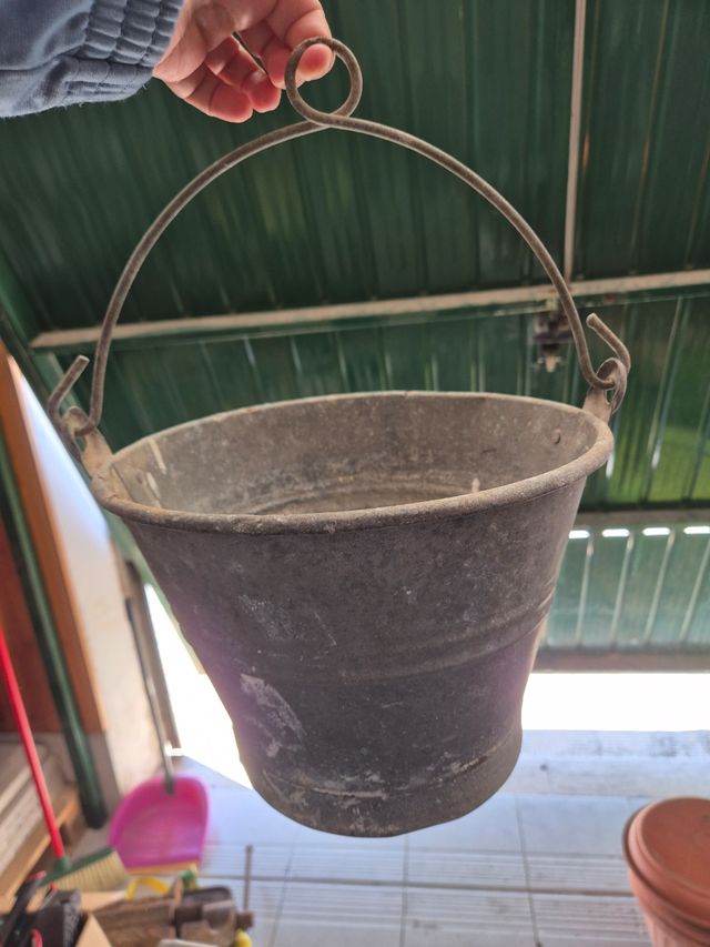 Secchio in metallo vintage