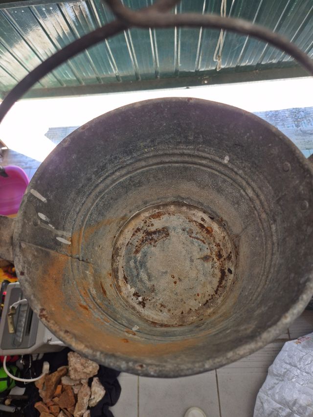 Secchio in metallo vintage