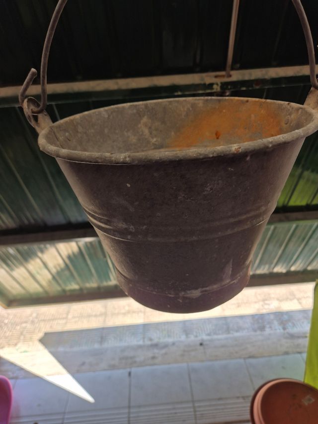 Secchio in metallo vintage