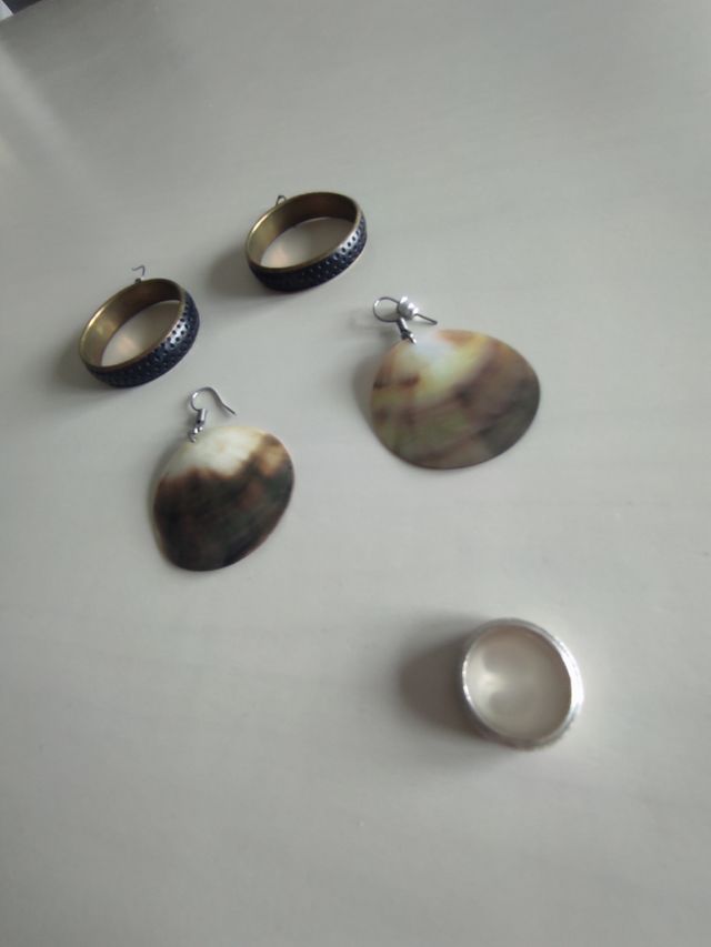 Brincos & Anel Prateado - 2 pares