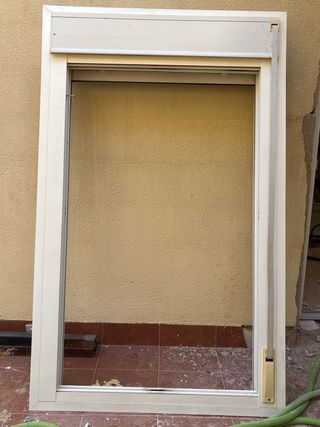 Ventanas aluminio blancas usadas.