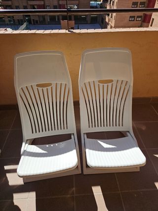 Sombrilla, soporte y sillas x2