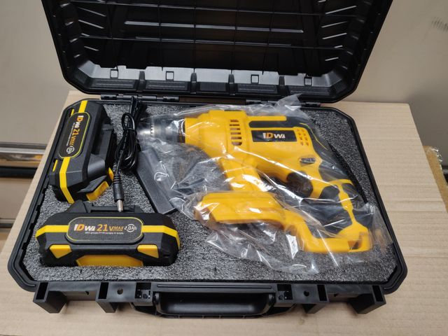 Taladro percutor a batería 21V con 2 baterías