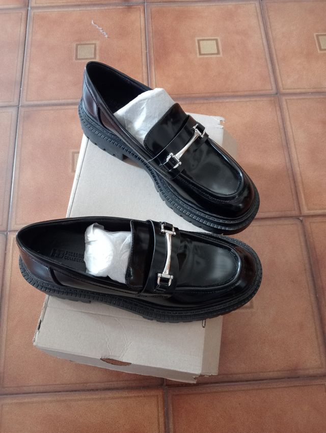 Mocassini PullBear neri lucidi 39