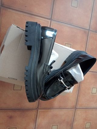 Mocassini PullBear neri lucidi 39