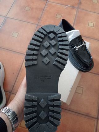 Mocassini PullBear neri lucidi 39