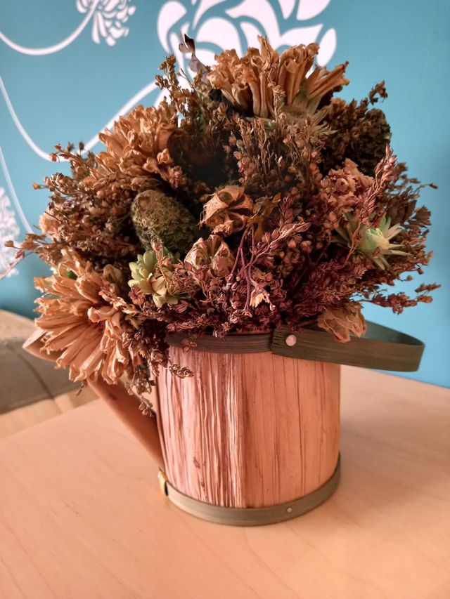 Centro flores secas | Regadera mimbre