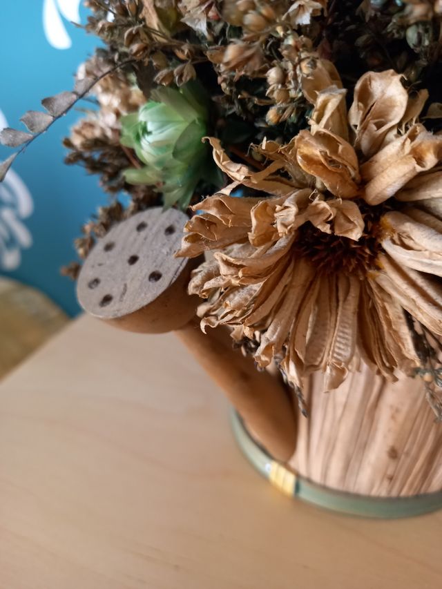 Centro flores secas | Regadera mimbre