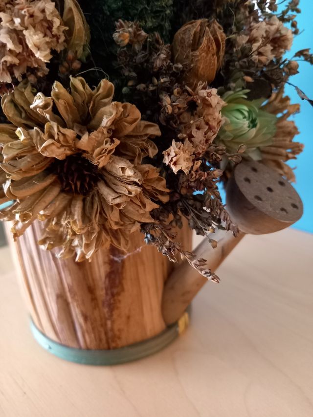 Centro flores secas | Regadera mimbre