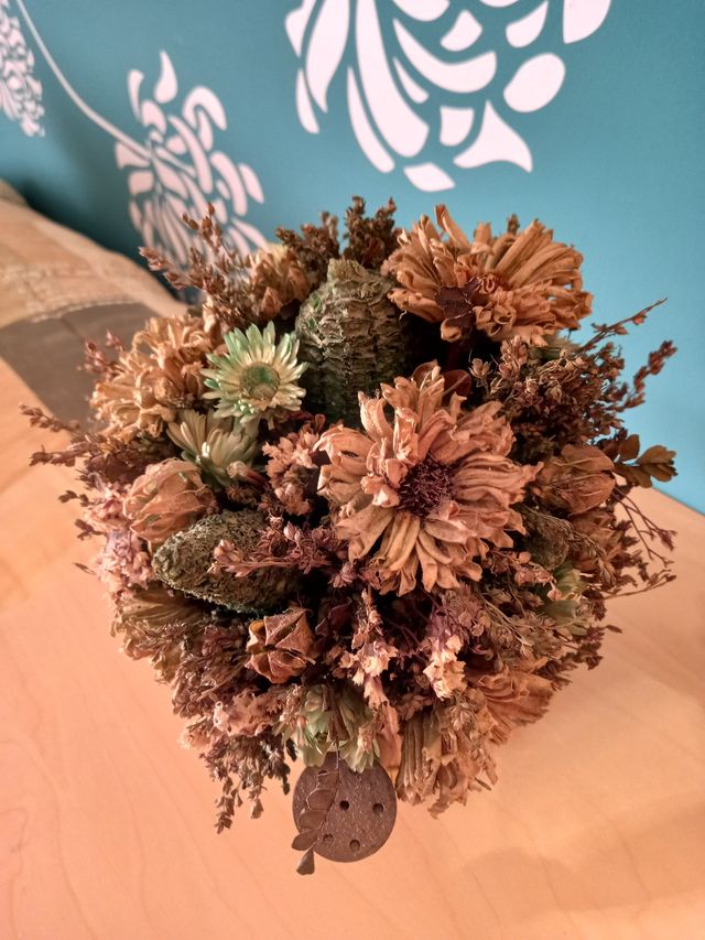 Centro flores secas | Regadera mimbre