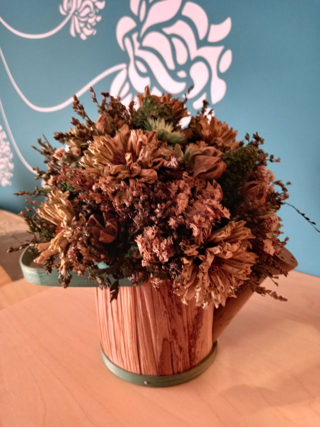Centro flores secas | Regadera mimbre