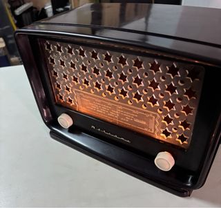 Radio antigua de valvulas MARCONI. J 15