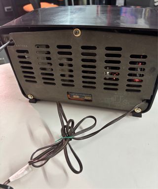 Radio antigua de valvulas MARCONI. J 15