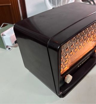 Radio antigua de valvulas MARCONI. J 15