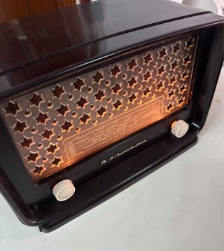 Radio antigua de valvulas MARCONI. J 15