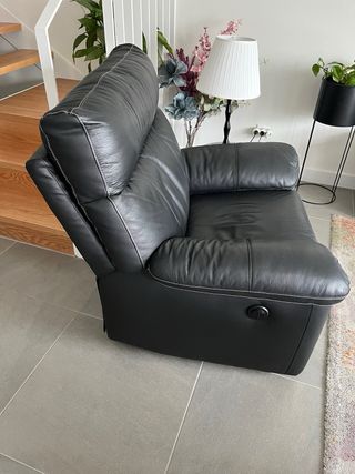 2 poltrone elettriche in pelle nera