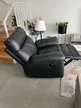 2 poltrone elettriche in pelle nera