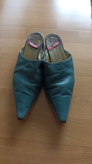 Zuecos tipo campero de piel