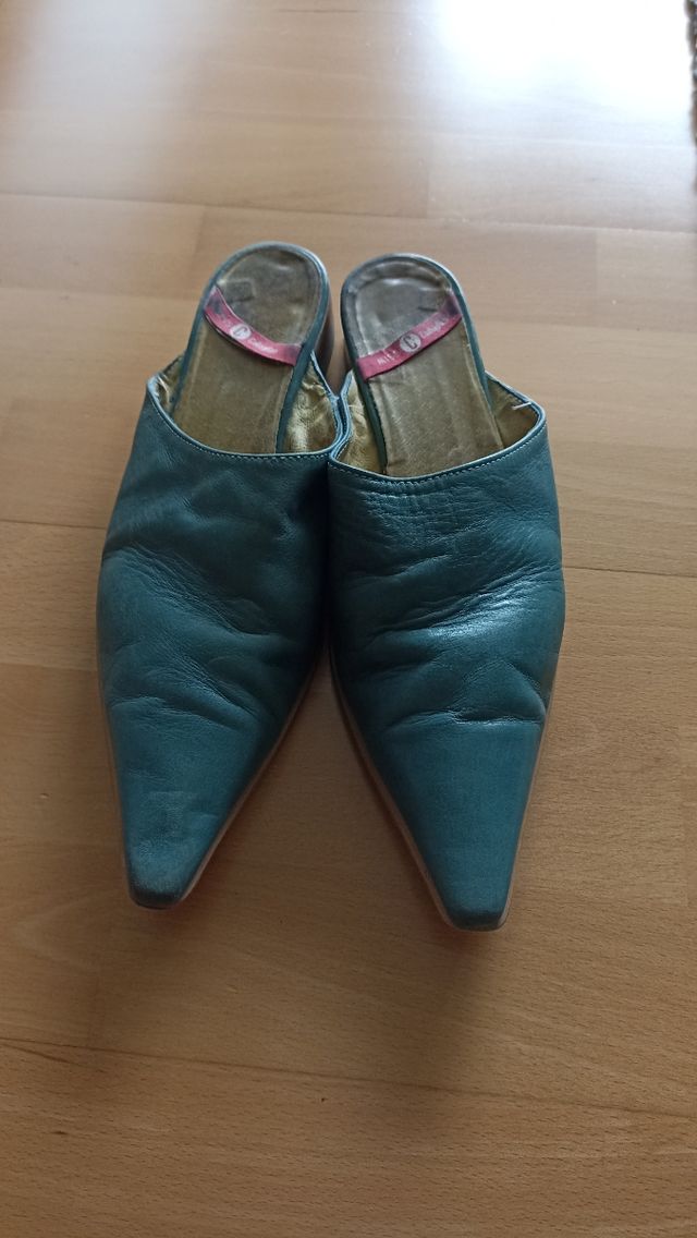 Zuecos tipo campero de piel