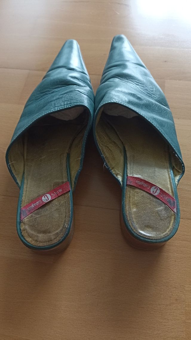 Zuecos tipo campero de piel