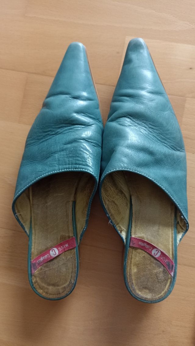 Zuecos tipo campero de piel