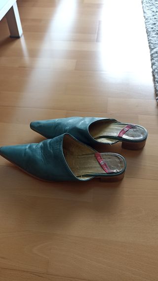 Zuecos tipo campero de piel