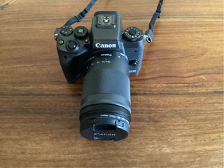 Cámara Canon EOS M5 + Objetivo 18-150mm 3.5-6.3