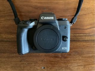 Cámara Canon EOS M5 + Objetivo 18-150mm 3.5-6.3