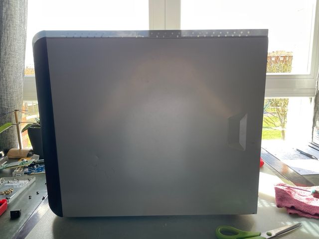 Caja pc logitech R400