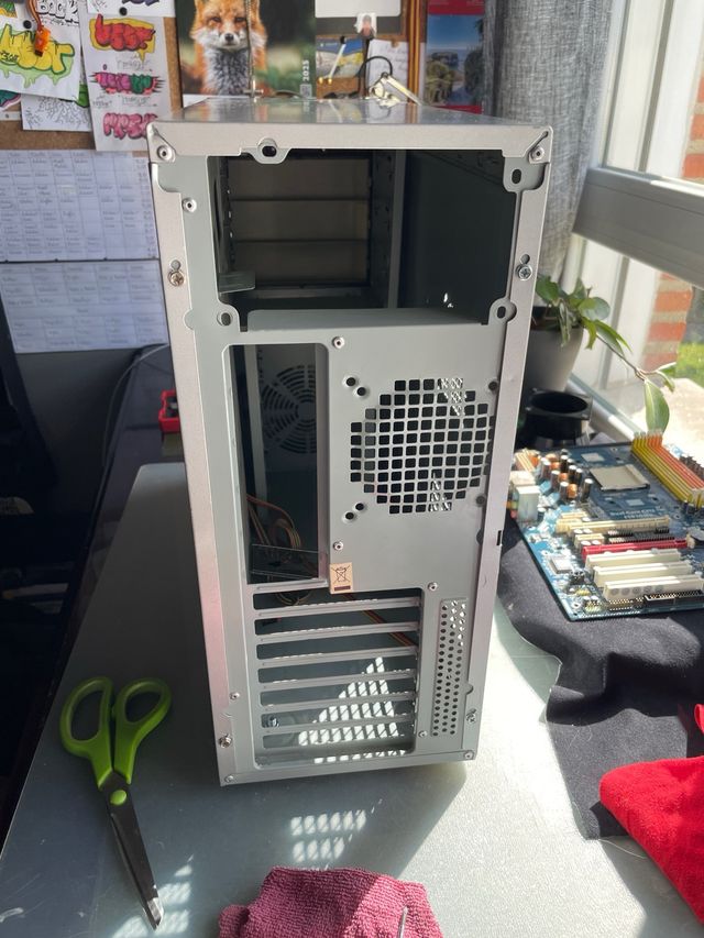 Caja pc logitech R400