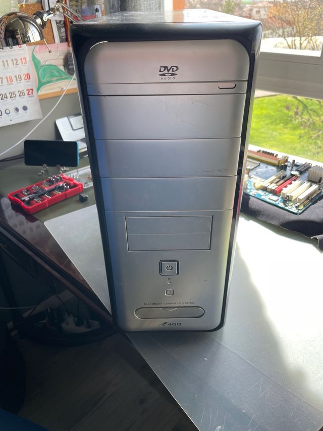 Caja pc logitech R400