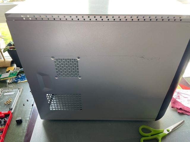 Caja pc logitech R400