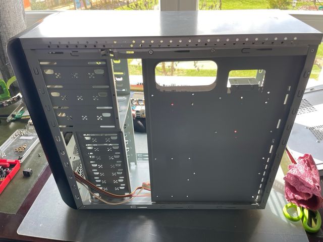 Caja pc logitech R400