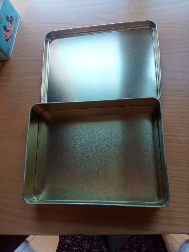 Caja metálica