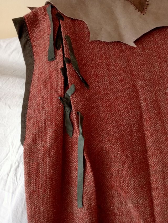 CASACA MEDIEVAL CON CUERO