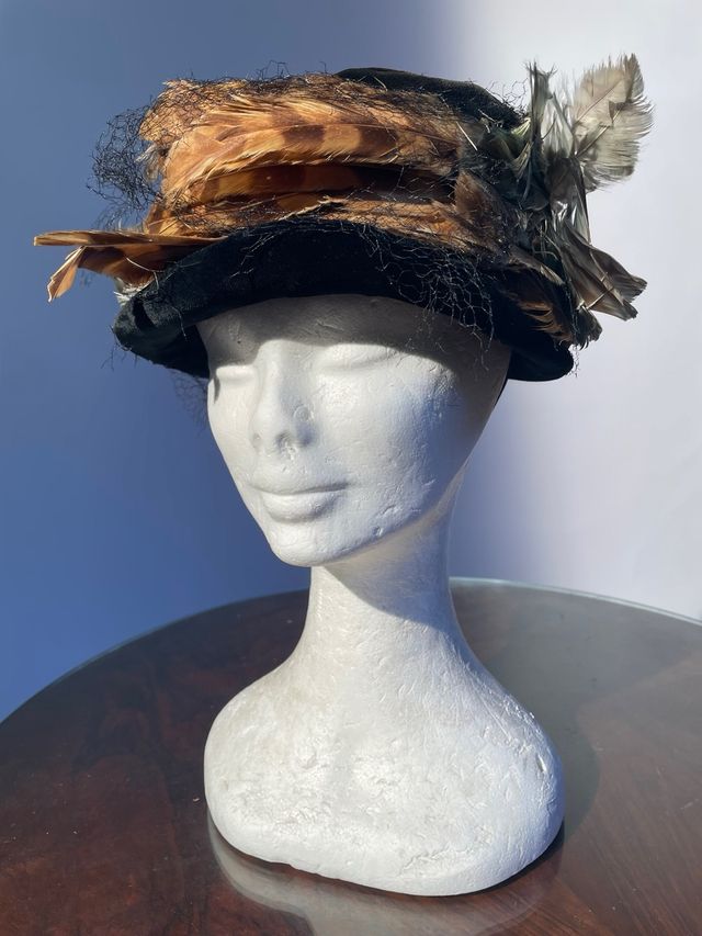 Cappellino anni '30 con piume