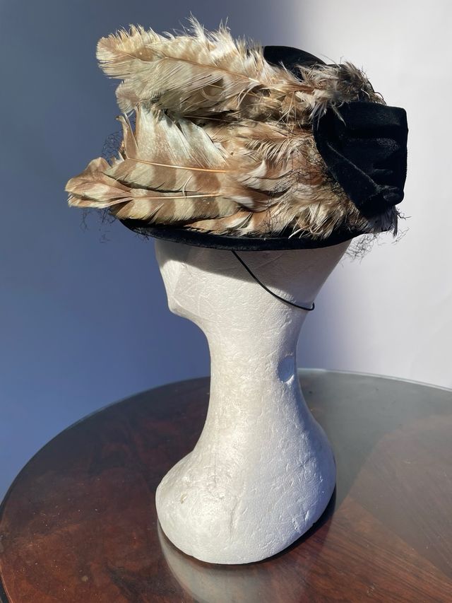 Cappellino anni '30 con piume