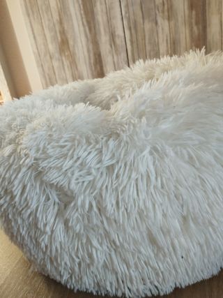 Cama para gato blanca