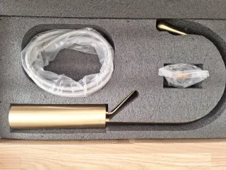 Grifo de baño dorado