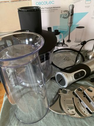 Batidora Cecotec Powerful con accesorios.