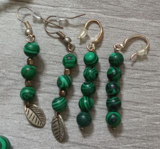Collar y pendientes verdes