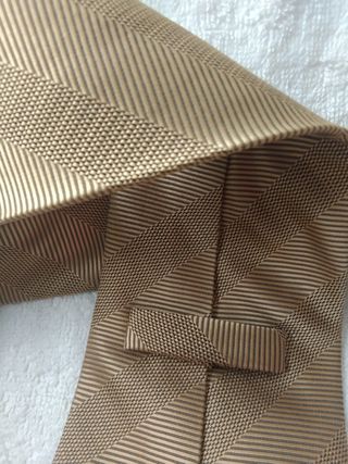 Corbata Dorada