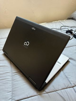 Portátil Fujitsu Intel 7 - Plata & Negro