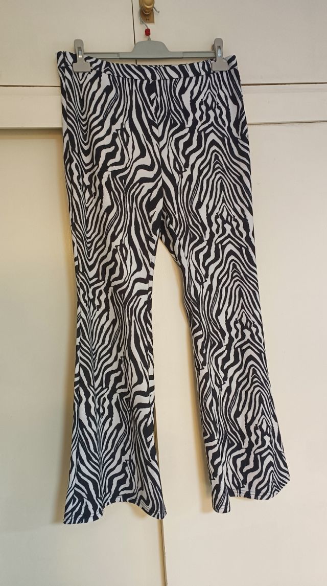 Pantalones de campana con estampado de cebra Shein