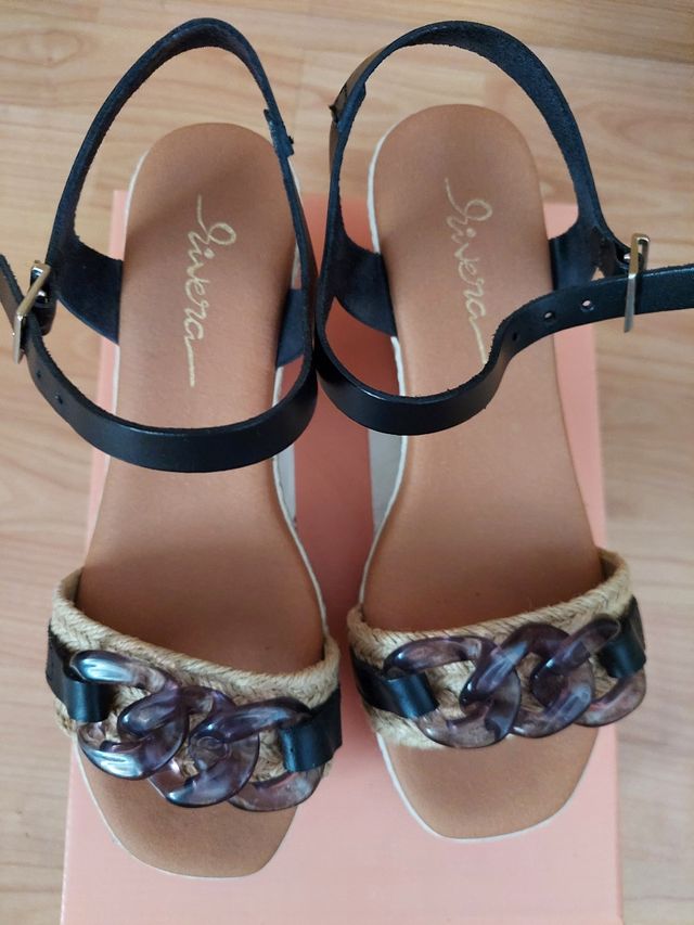 Sandalias negras y marrones, talla 37